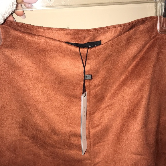 High wasted burnt orange shorts - Picture 3 of 3